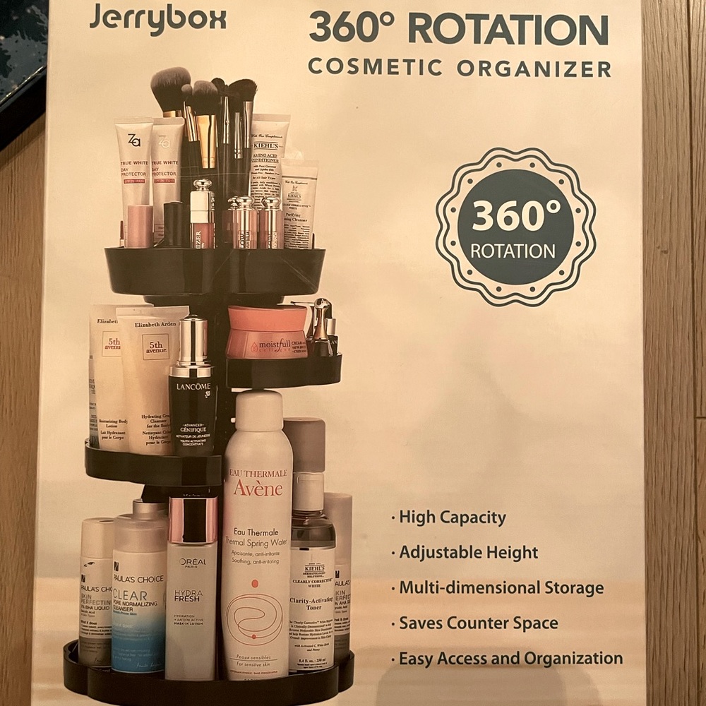 Cosmetic organizer